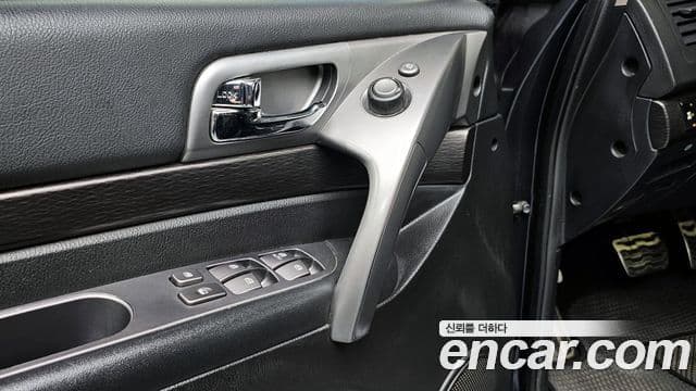 KG모빌리티(SsangYong) Korando 투리스모 4WD TX 9인승, 2017 14