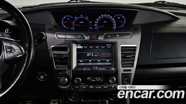 KG모빌리티(SsangYong) Korando 투리스모 4WD TX 9인승, 2017 16