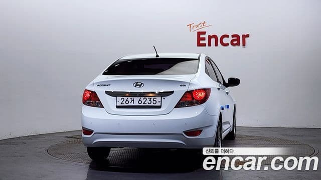Hyundai Accent(новый кузов / новое поколение) Premier, 2011 4