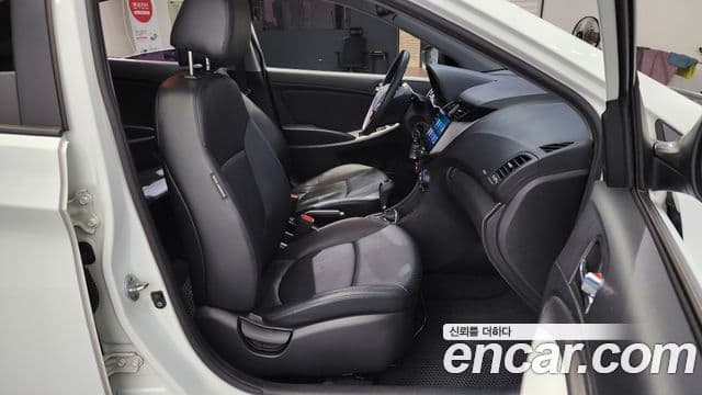 Hyundai Accent(новый кузов / новое поколение) Premier, 2011 13