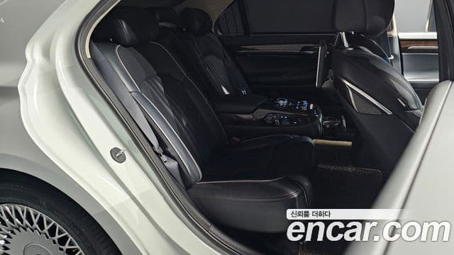 Genesis EQ900 Prestige, 2016 13