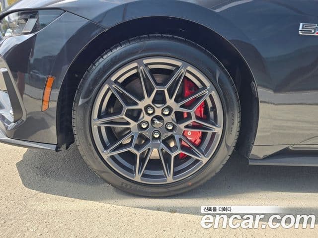 Ford Mustang 7세대 5.0 GT Premium кабриолет, 2024 18