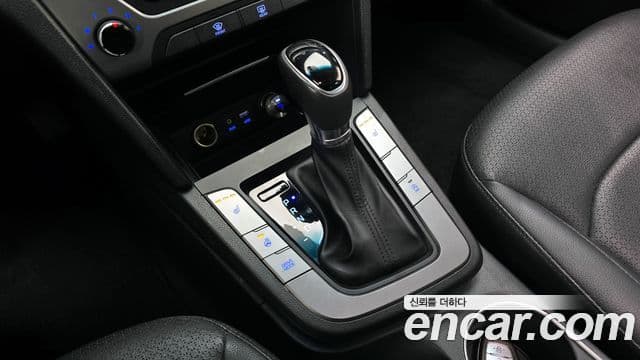 Hyundai Avante AD 1.6 e-VGT Smart, 2017 9