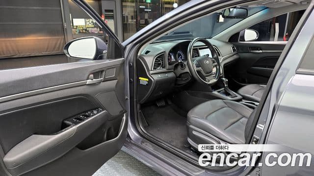 Hyundai Avante AD 1.6 e-VGT Smart, 2017 11