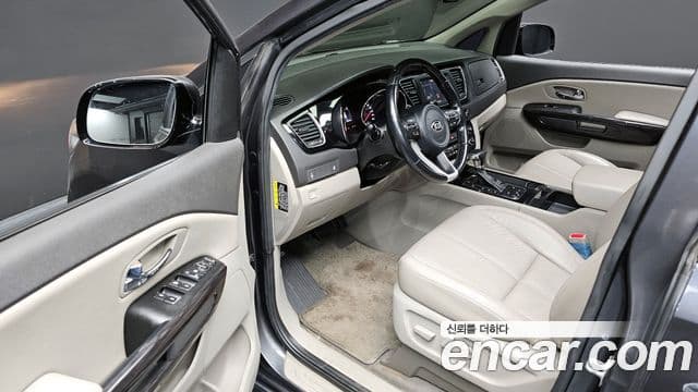 Kia All New Carnival VIP, 2017 12
