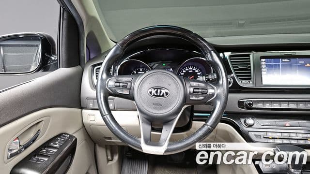 Kia All New Carnival VIP, 2017 13