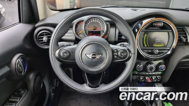 Mini Cooper D 3세대, 2016 13