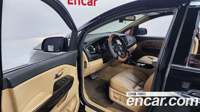Kia All New Carnival VIP, 2016 10