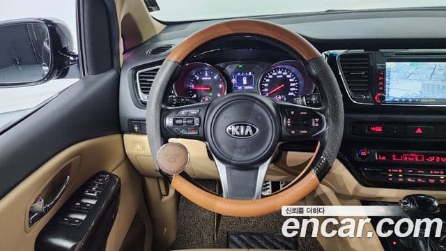 Kia All New Carnival VIP, 2016 14