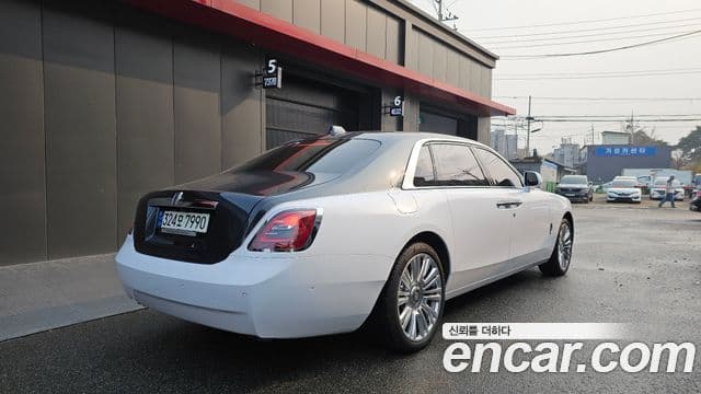 Rolls-Royce 고스트 2세대 6.7 EWB V12, 2021 2