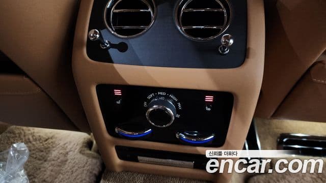 Rolls-Royce 고스트 2세대 6.7 EWB V12, 2021 18
