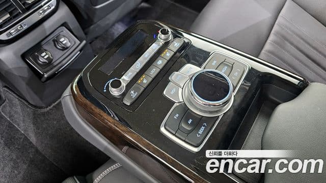 Genesis G90 Premium Luxury, 2019 18