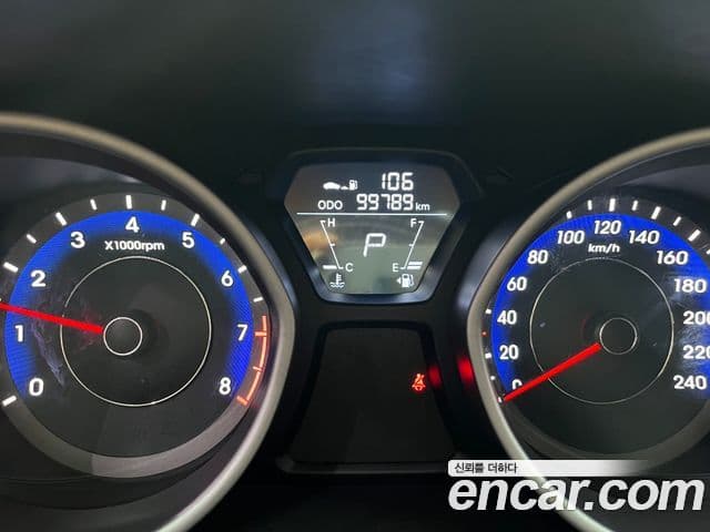 Hyundai Avante MD M16 GDI Deluxe, 2012 10