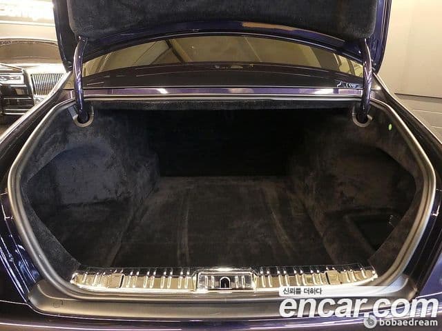 Rolls-Royce 고스트 6.6 V12 чёрный эмблема, badge, 2018 9