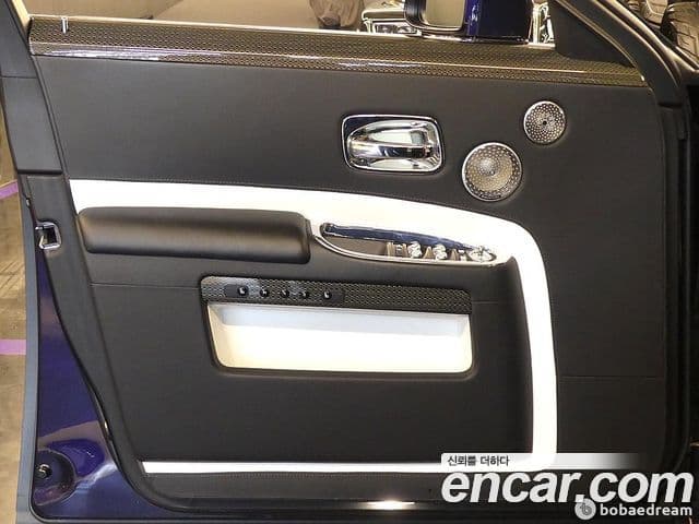 Rolls-Royce 고스트 6.6 V12 чёрный эмблема, badge, 2018 10