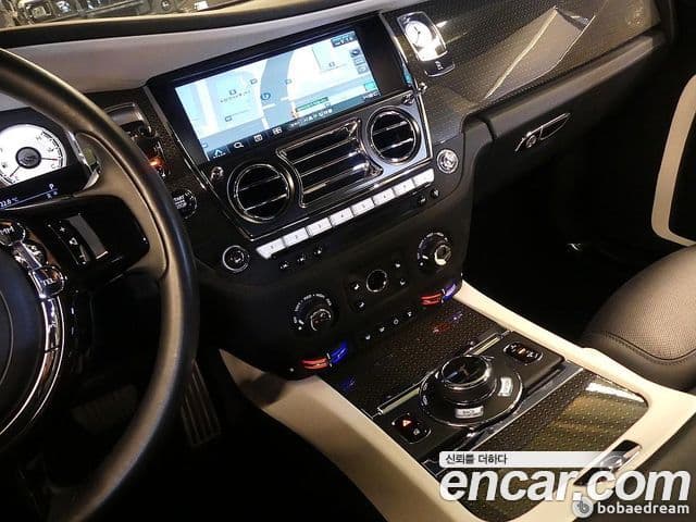 Rolls-Royce 고스트 6.6 V12 чёрный эмблема, badge, 2018 12