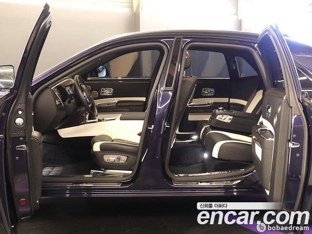 Rolls-Royce 고스트 6.6 V12 чёрный эмблема, badge, 2018 17