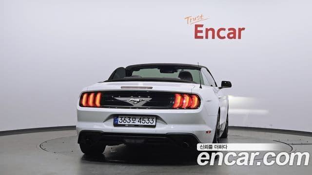 Ford Mustang кабриолет, 2021 4