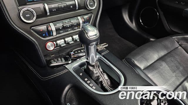 Ford Mustang кабриолет, 2021 9