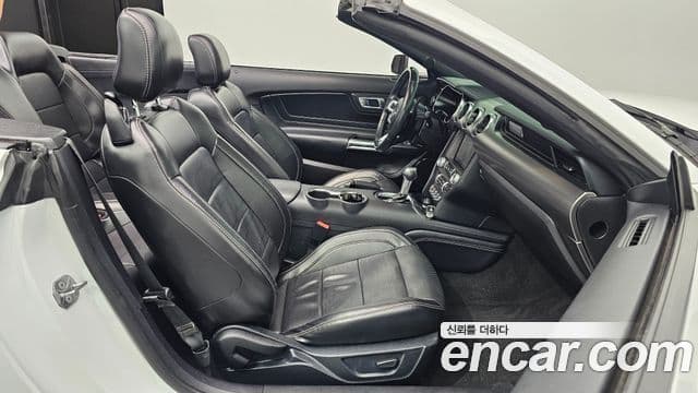 Ford Mustang кабриолет, 2021 10