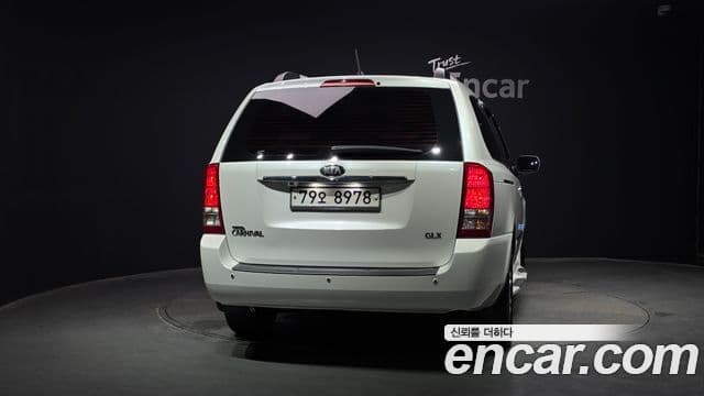 Kia Carnival R Premium, 2013 4
