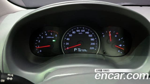 Kia Carnival R Premium, 2013 8