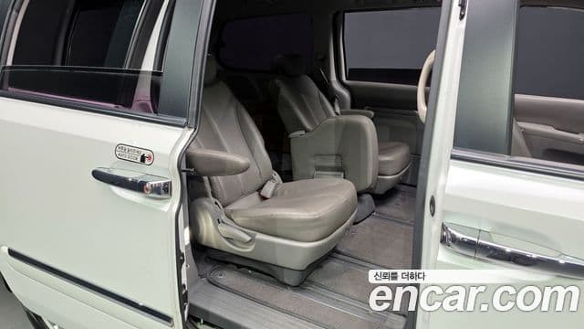 Kia Carnival R Premium, 2013 12