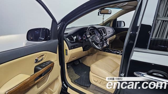 Kia All New Carnival VIP, 2016 10
