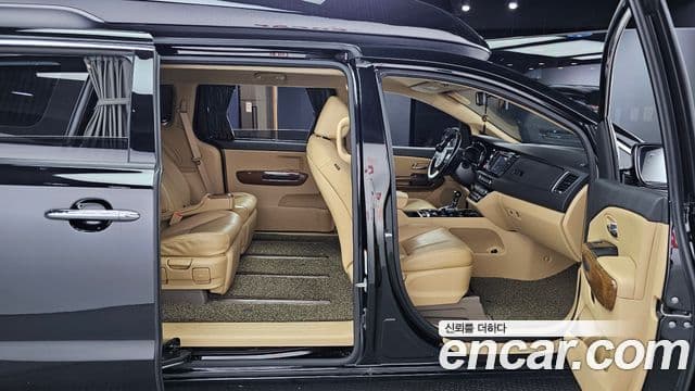 Kia All New Carnival VIP, 2016 12