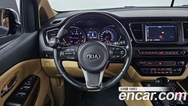 Kia All New Carnival VIP, 2016 14