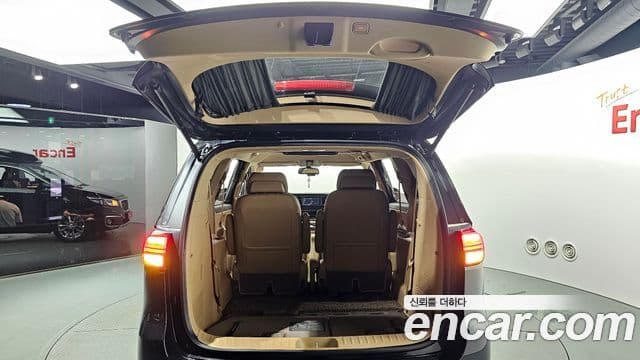 Kia All New Carnival VIP, 2016 20
