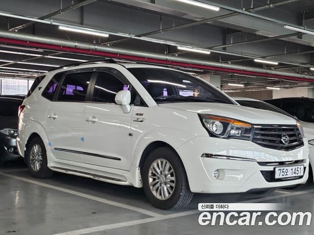 KG모빌리티(SsangYong) Korando 투리스모 4WD LT 11인승, 2015 1