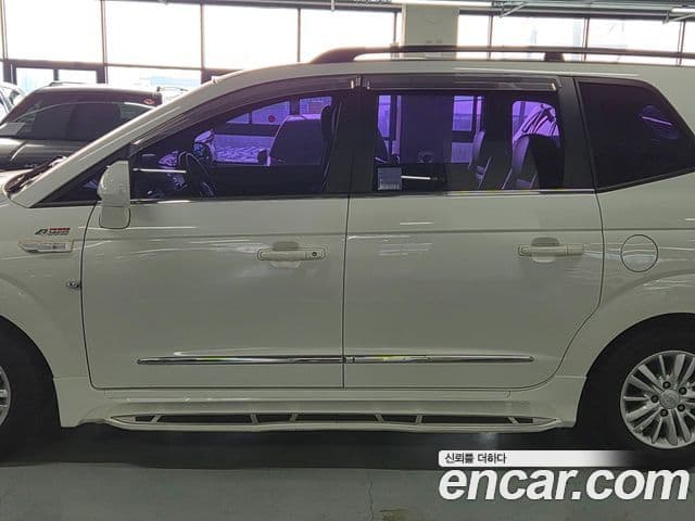 KG모빌리티(SsangYong) Korando 투리스모 4WD LT 11인승, 2015 4