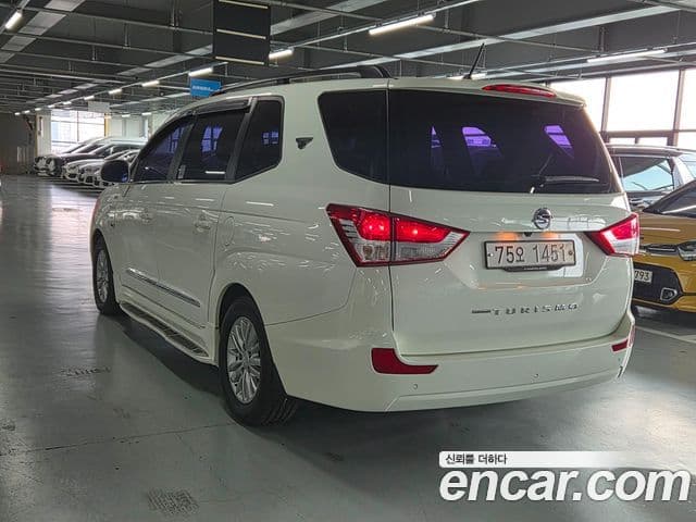 KG모빌리티(SsangYong) Korando 투리스모 4WD LT 11인승, 2015 все фото