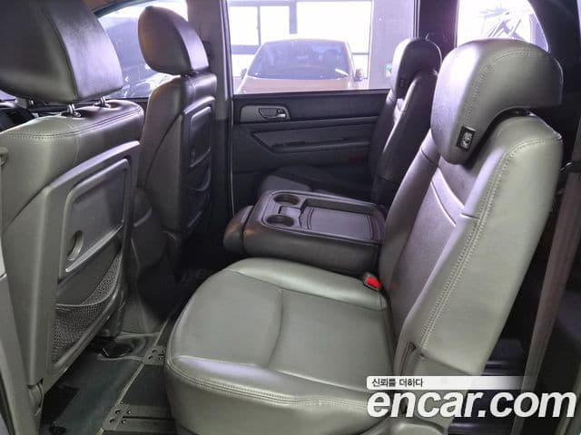 KG모빌리티(SsangYong) Korando 투리스모 4WD LT 11인승, 2015 7
