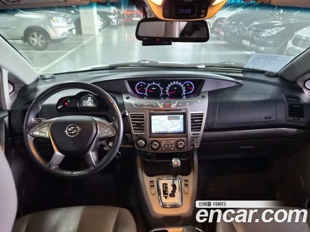 KG모빌리티(SsangYong) Korando 투리스모 4WD LT 11인승, 2015 8