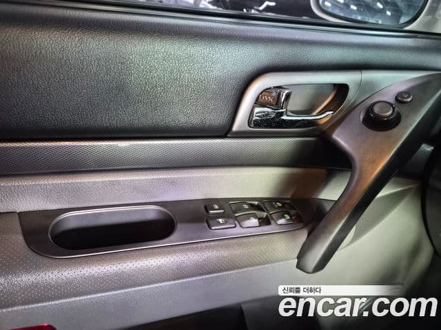 KG모빌리티(SsangYong) Korando 투리스모 4WD LT 11인승, 2015 10