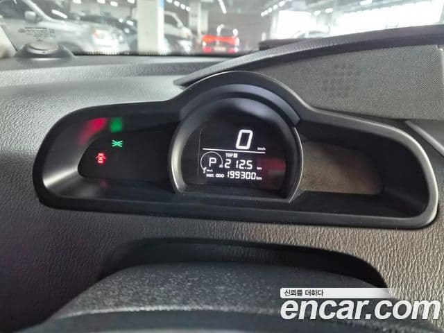 KG모빌리티(SsangYong) Korando 투리스모 4WD LT 11인승, 2015 11