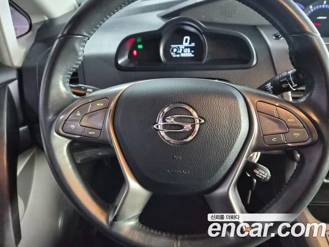 KG모빌리티(SsangYong) Korando 투리스모 4WD LT 11인승, 2015 12