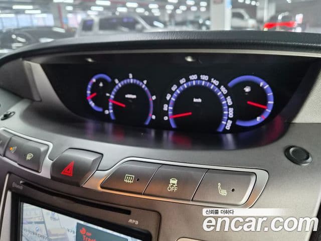 KG모빌리티(SsangYong) Korando 투리스모 4WD LT 11인승, 2015 13