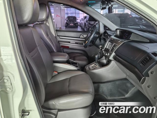 KG모빌리티(SsangYong) Korando 투리스모 4WD LT 11인승, 2015 17