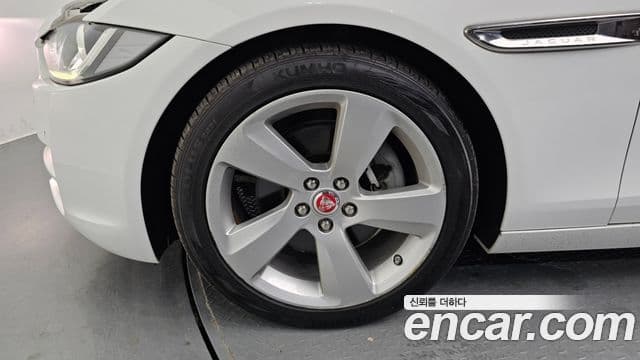 Jaguar XE 20d Portfolio, 2017 все фото