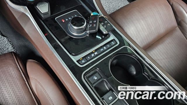 Jaguar XE 20d Portfolio, 2017 9