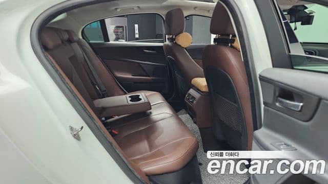 Jaguar XE 20d Portfolio, 2017 12