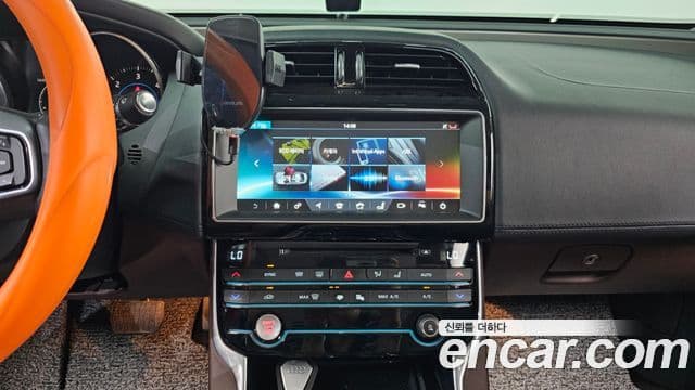 Jaguar XE 20d Portfolio, 2017 14