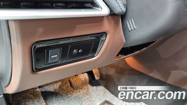 Jaguar XE 20d Portfolio, 2017 17