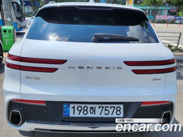Genesis GV70, 2024 4
