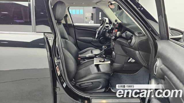 Mini Cooper 3세대, 2015 11