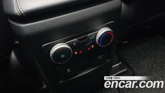 Ford Explorer 6세대, 2022 19