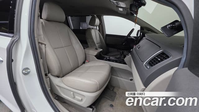 Kia All New Carnival Noblesse, 2016 10
